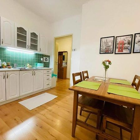Lovely 2Bdr In Center, Wifi & Self-Check In Bratislava Extérieur photo