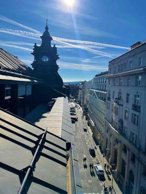 Lovely 2Bdr In Center, Wifi & Self-Check In Bratislava Extérieur photo